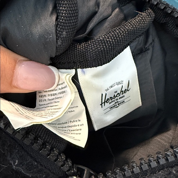 Herschel Supply Company Black Belt Cross Body Bag - Picture 5 of 5